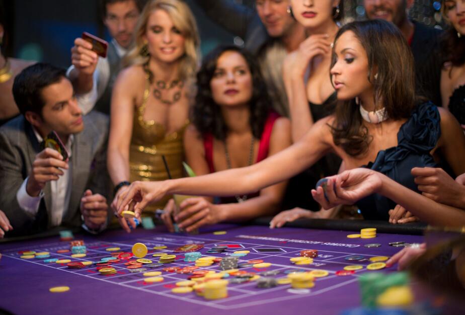 Women Gamble Los Vegas